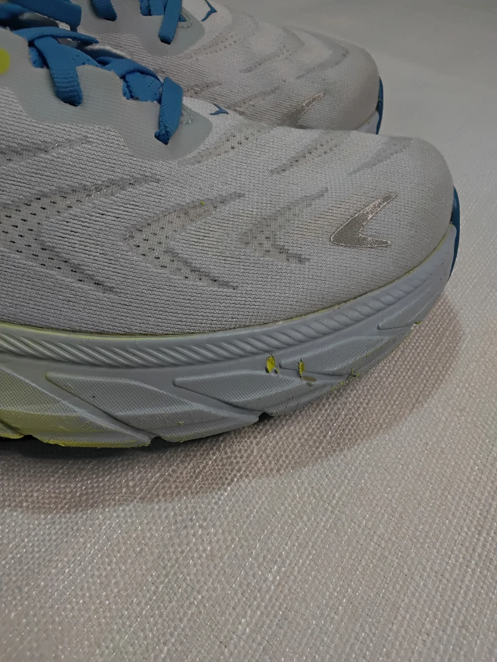 HOKA Arahi 6 Men’s Running Shoes — White & Blue Sz 12 2E.